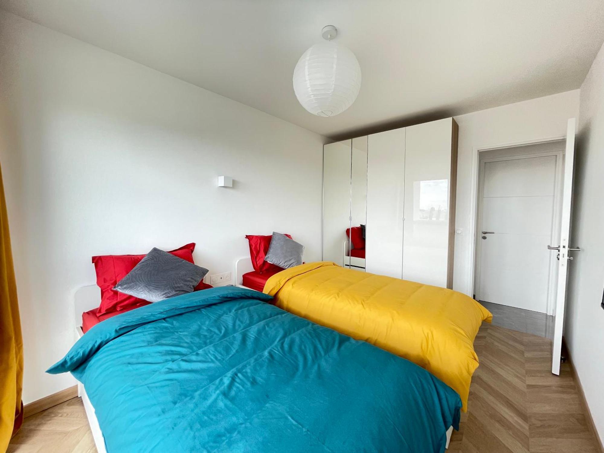 Paris Pantin Magnifique Appartement 4 Pieces De 108M2 Avec 2 Parking Interieur - Tres Cosy Pour 1 A 12 Personnes - Entierement Refait A Neuf Entire Apartment Luxurious And Warm - Pantin Paris 19 Eme Free Wifi Gratuit المظهر الخارجي الصورة