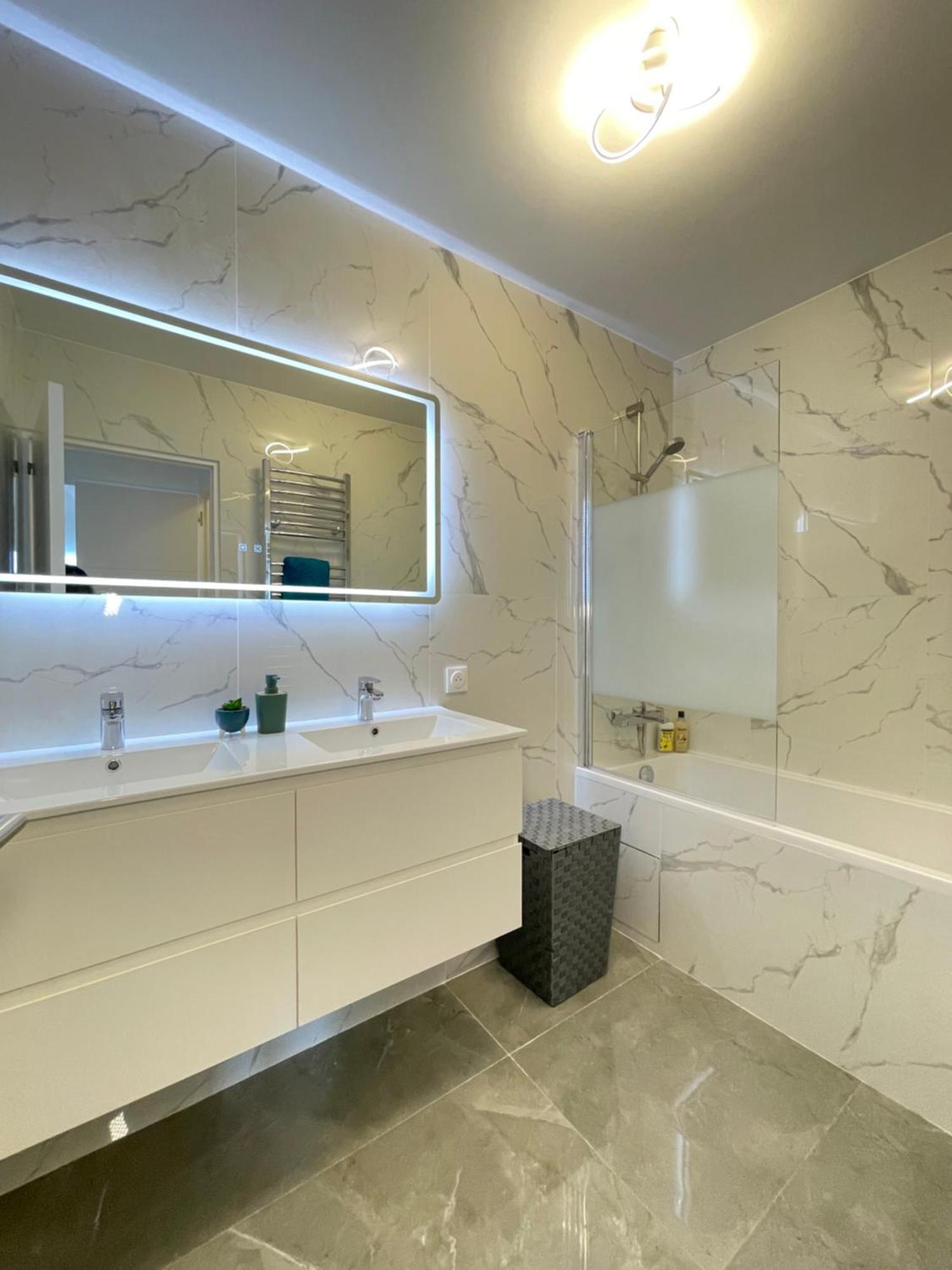 Paris Pantin Magnifique Appartement 4 Pieces De 108M2 Avec 2 Parking Interieur - Tres Cosy Pour 1 A 12 Personnes - Entierement Refait A Neuf Entire Apartment Luxurious And Warm - Pantin Paris 19 Eme Free Wifi Gratuit المظهر الخارجي الصورة